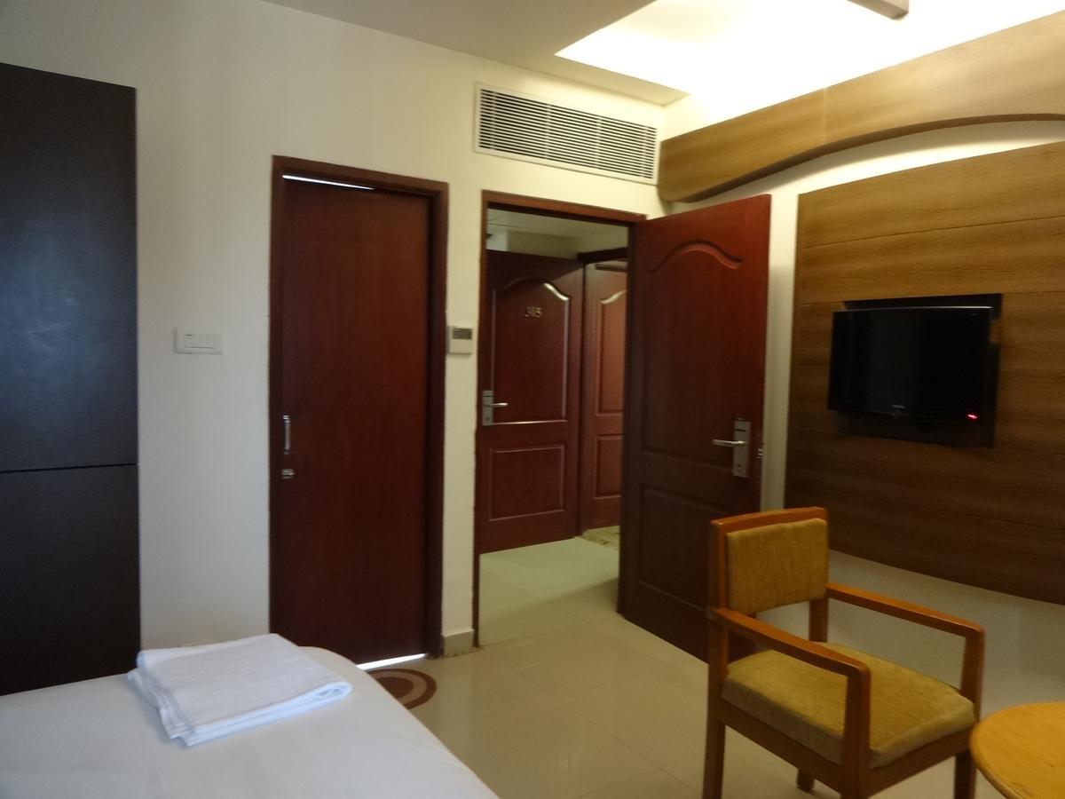 Hotel Templecity Dreamz Inn มทุราย ภายนอก รูปภาพ