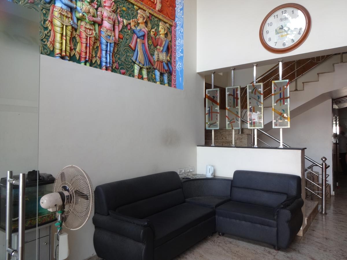 Hotel Templecity Dreamz Inn มทุราย ภายนอก รูปภาพ